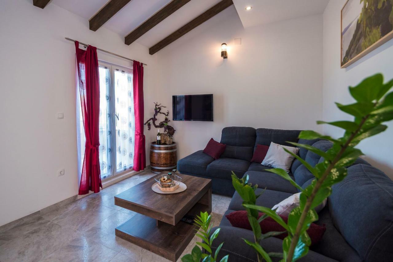 Apartments Intrada Podstrana Exterior photo